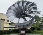 水力發(fā)電站水輪機(jī)轉(zhuǎn)輪起吊手拉葫蘆起到拉緊固定的作用